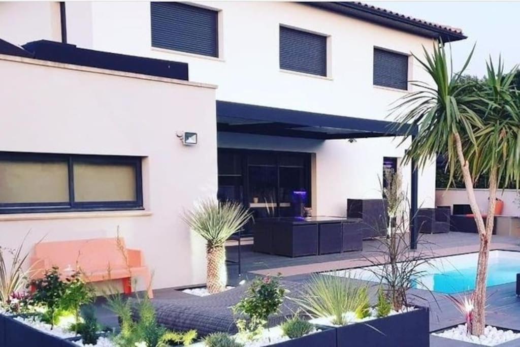 Maison De Vacances Contemporaine Avec Piscine Villa Vedene Exterior photo
